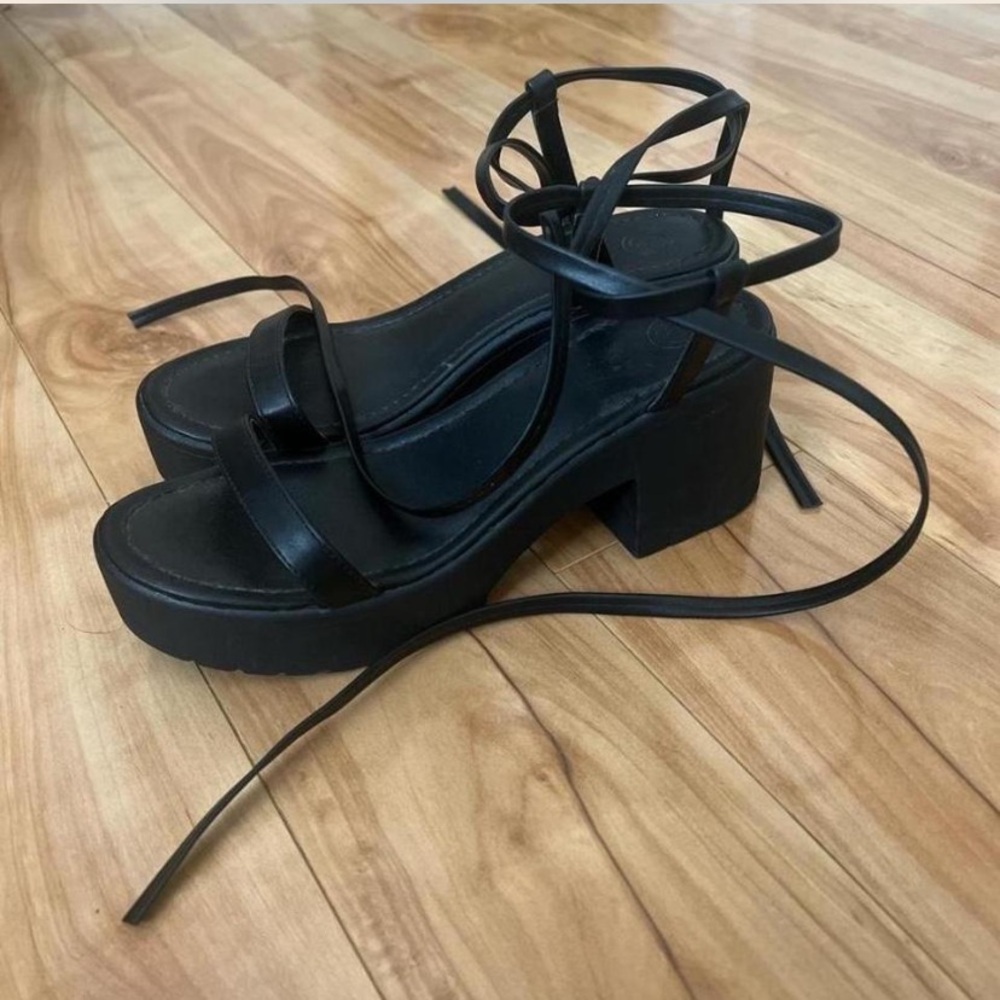 Urban Outfitters Chunky Strappy Platform Sandals